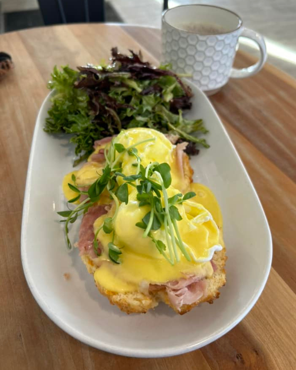 Eggs Benedict at C'est Tout Bakery