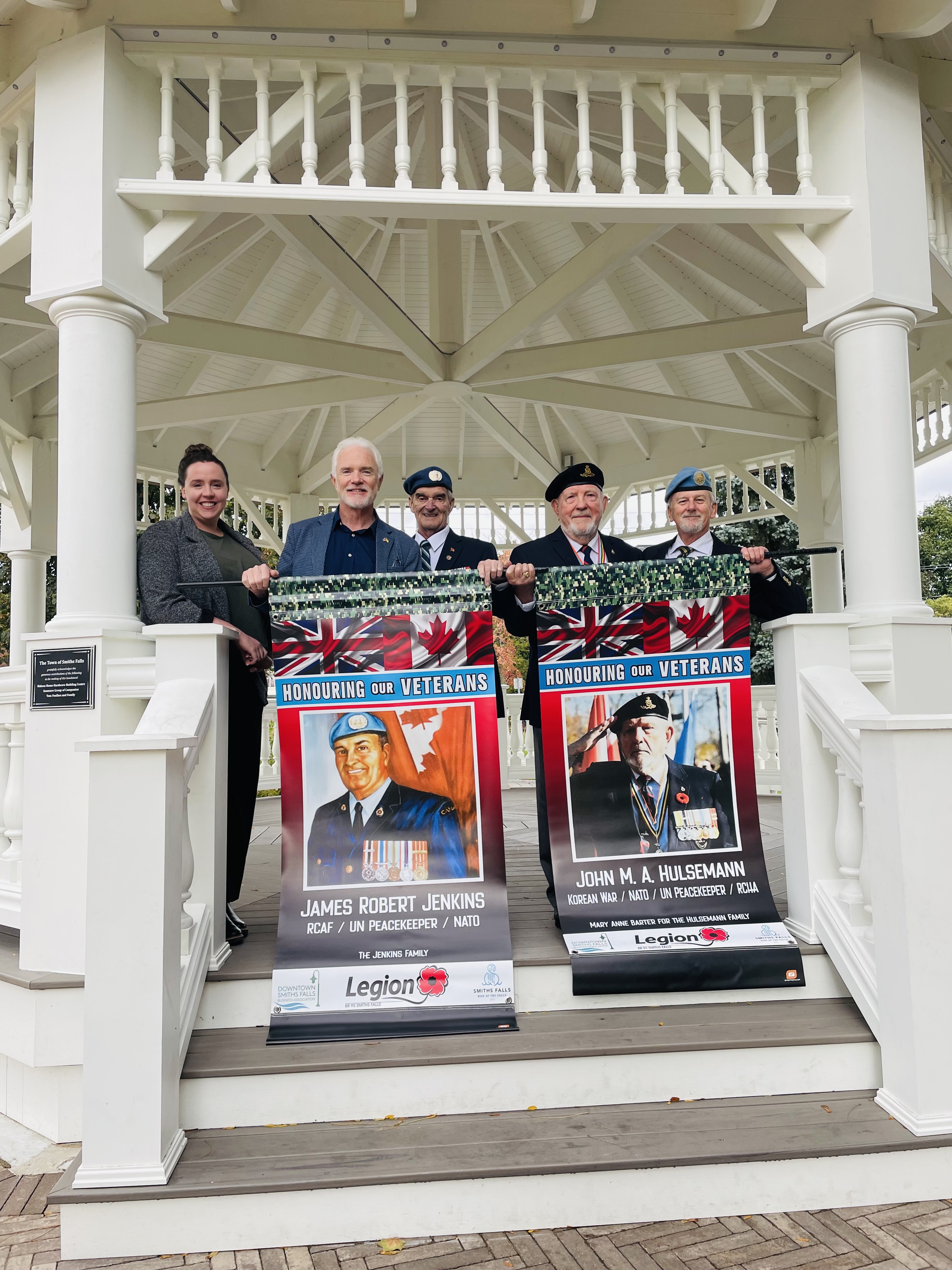 Local Veterans with the Mayor and DBA rep